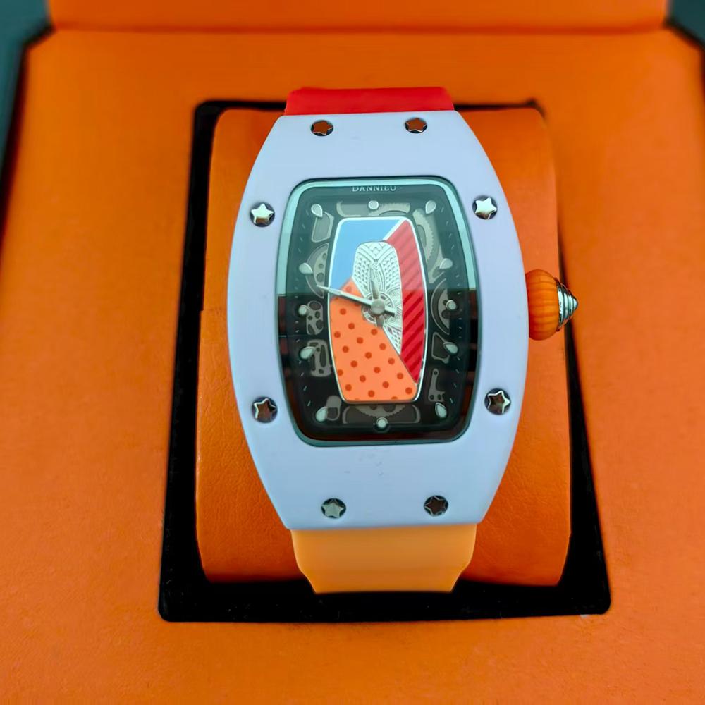 New Luxury Watch For Women Elegant Tonneau Original Design Watch Fashion Ice Out Sport Rubber Strap Various Colors Wristwatches