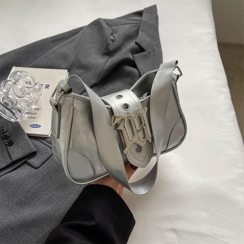 Новая корейская версия модной портативной небольшой квадратной сумки 2024 года, весенняя нишевая дизайнерская модная сумка, женская новая сумка-мессенджер для женщин