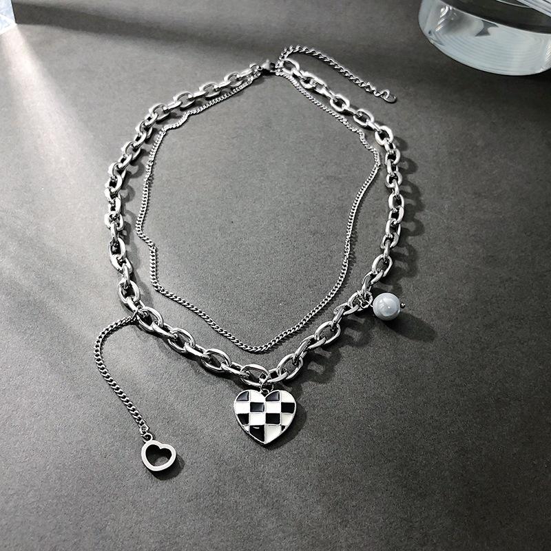 Черно-белое шахматное ожерелье в форме сердца с двойным слоем. Универсальное ожерелье в стиле «Темперамент».