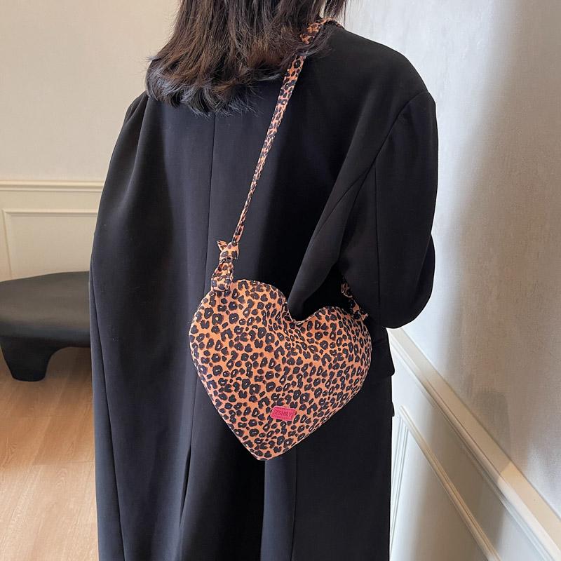 Сумка в форме сердца, женская сумка через плечо с леопардовым принтом, мини-сумка