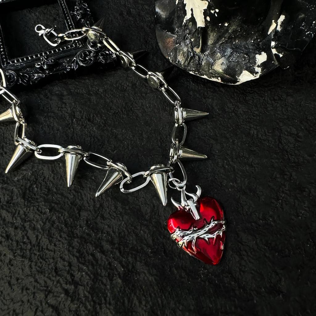 Y2K Heart Rivet Necklace Gothic Punk Style Heart Pendant Necklace for Men Women Exaggerate Jewelry Accessories Gifts