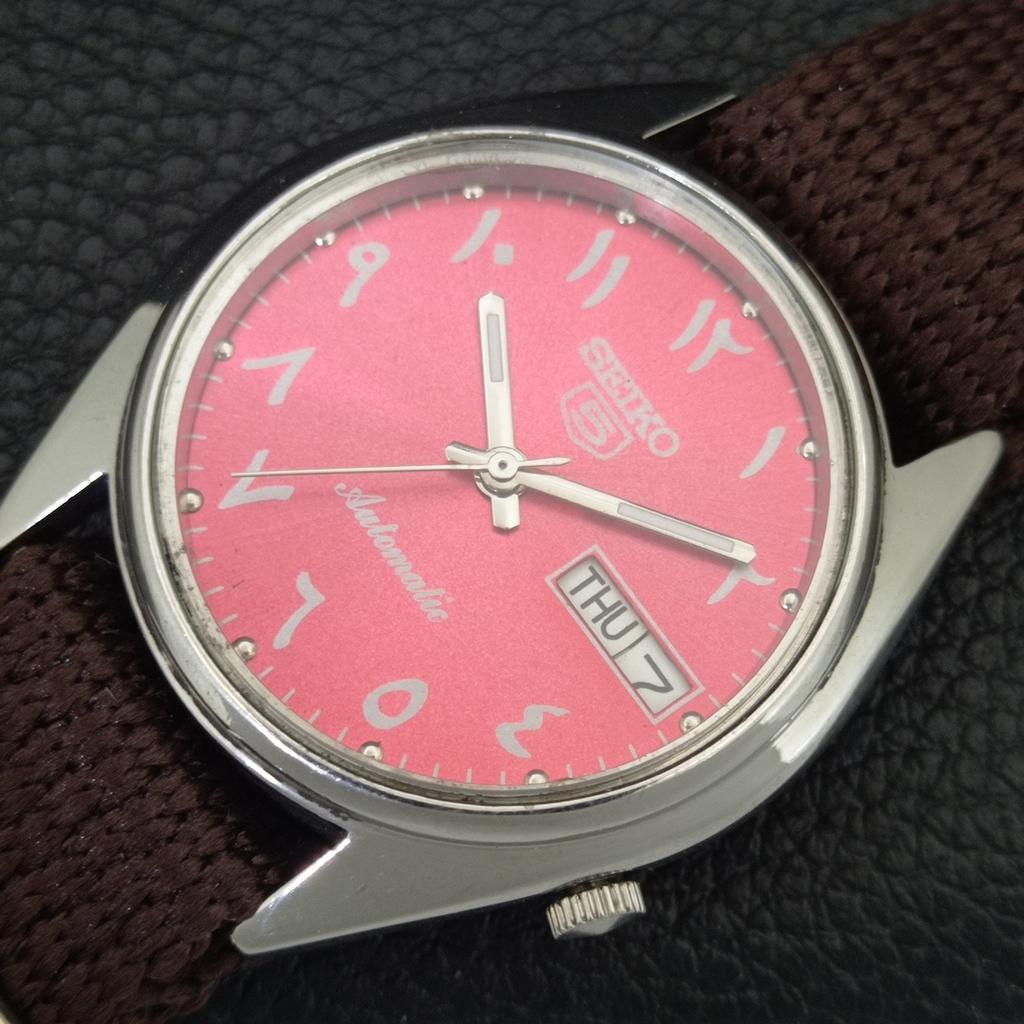 ЯПОНСКИЕ ВИНТАЖНЫЕ АВТОМАТИЧЕСКИЕ МУЖСКИЕ ЧАСЫ SEIKO 5 7S26A С КРАСНЫМ ЦИФЕРБЛАТОМ a707799-1
