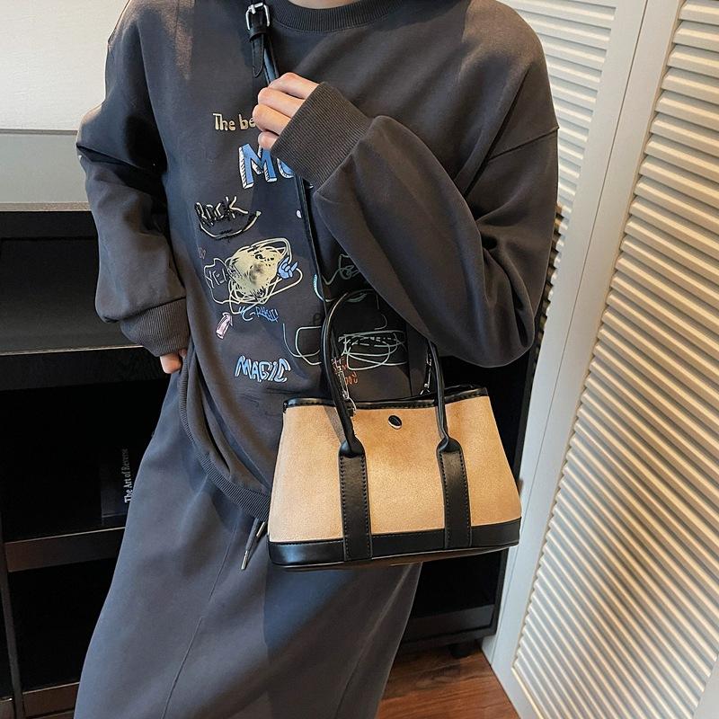 Ретро замшевая женская сумка 2025 осень и зима новая сумка-мессенджер для通勤 леопардовый принт универсальная сумка-ведро