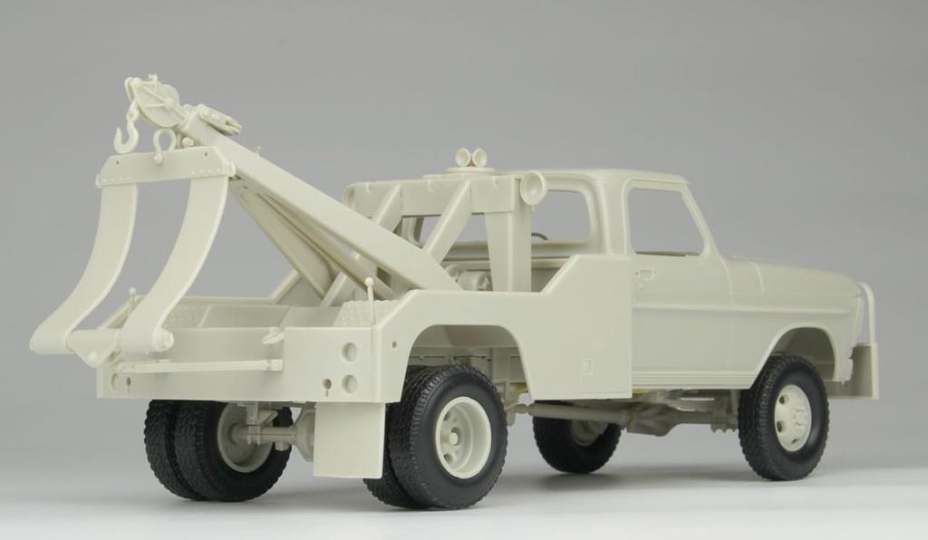 Moebius Model Scale 1972 Ford Tow Truck 4x4 High Side Plastic Model Kit MOE2598 1/25 F-350 (Car)