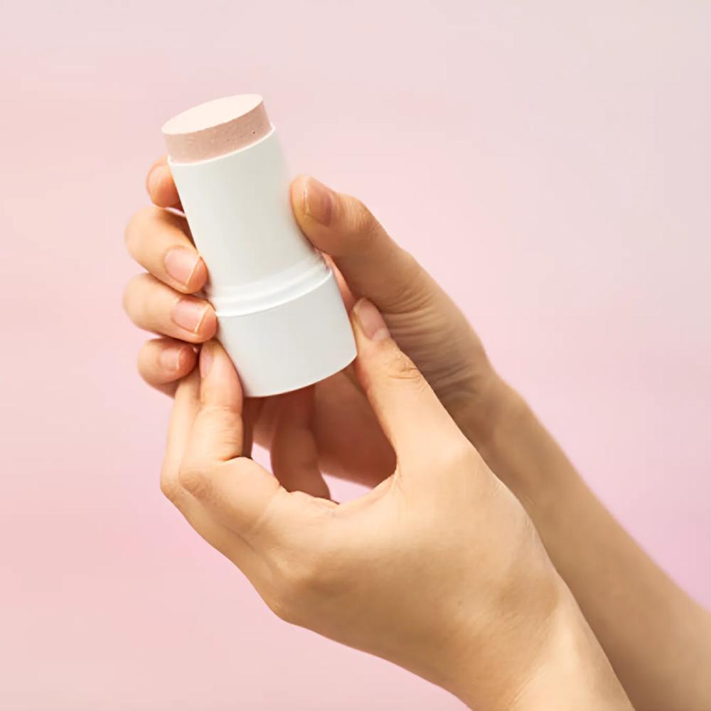 Skin1004 Мадагаскарская Центелла Поризинг Быстродействующая Глиняная Маска-Стик 27г – Быстрое и Легкое Удаление Черных Точек / Контроль Себума с Каолином для Гладкой Кожи