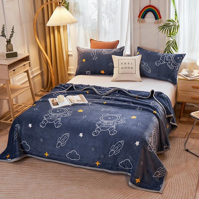 Romantic Love Hearts Pattern Throw Blanket Super Soft Cozy Warm Flannel Blanket for Couple Decorative Home Bed Sofa Couch Chair