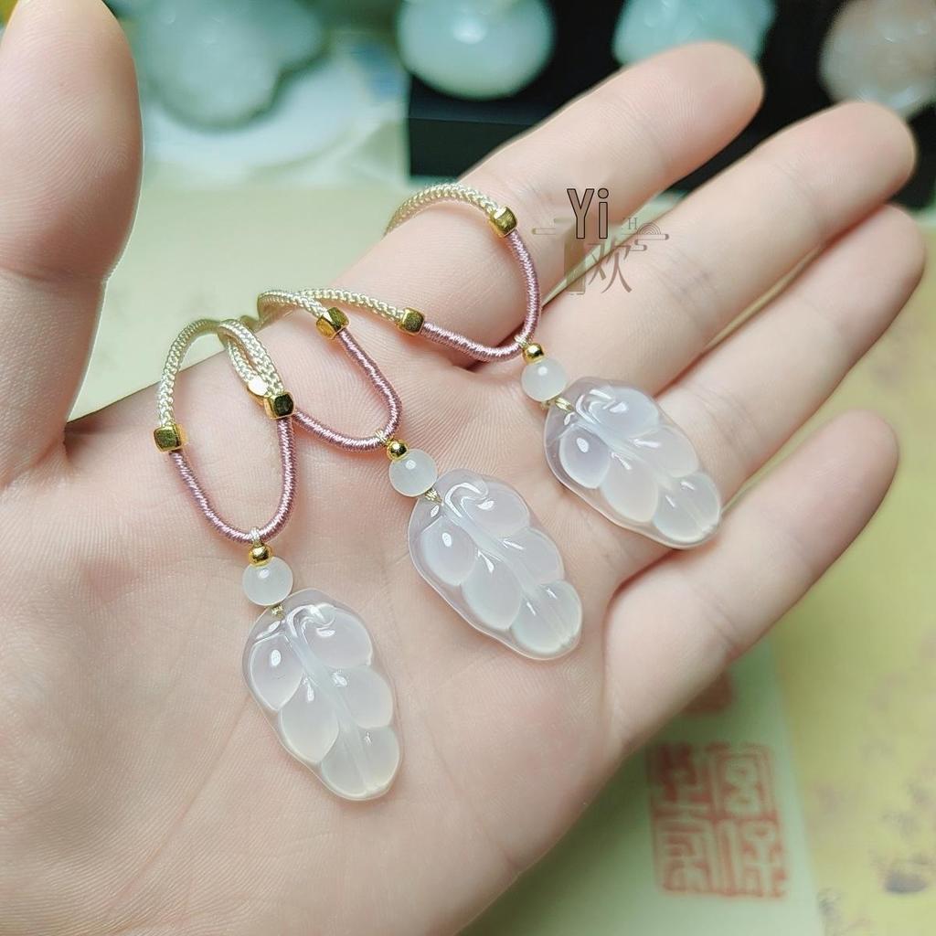 Подвеска-ожерелье из белого халцедона и агата с дизайном золотой ветви и нефритового листа