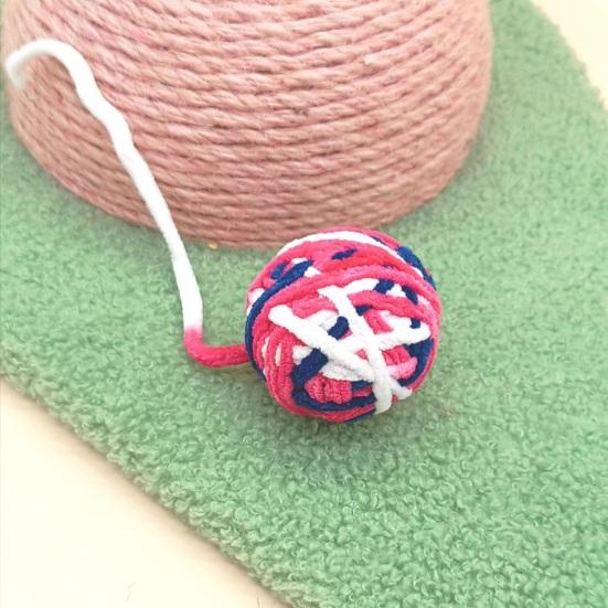 Интерактивная игрушка-мяч для кошек со звучащим колокольчиком, устойчивая к царапинам, веселая, интерактивная, яркая