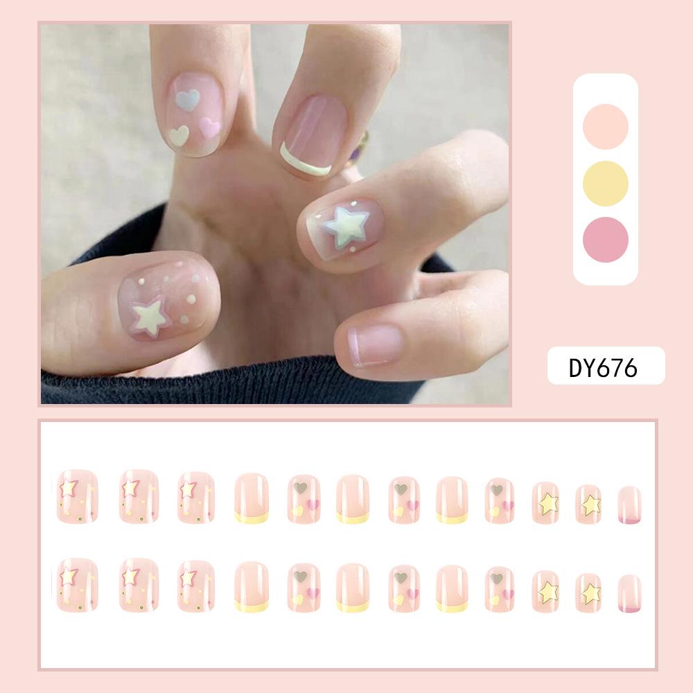 Многоразовый набор для дизайна ногтей Blush: 24 съемные наклейки для ногтей