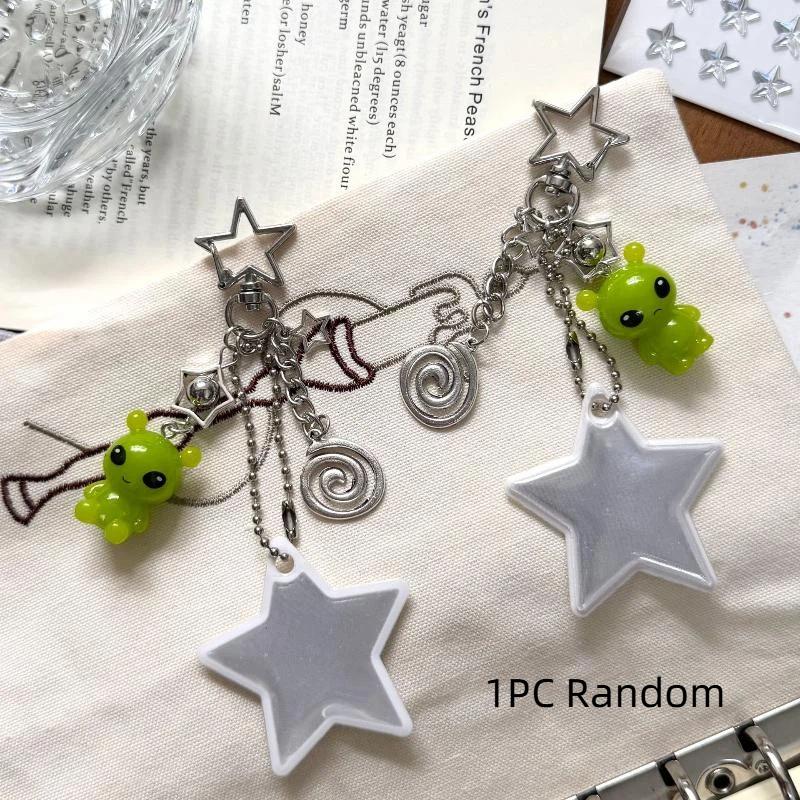 Novelty Green Alien Key Ring Hollow Star Clasp Design Music Guitar Charms for Travel Backpack Hanging Decor