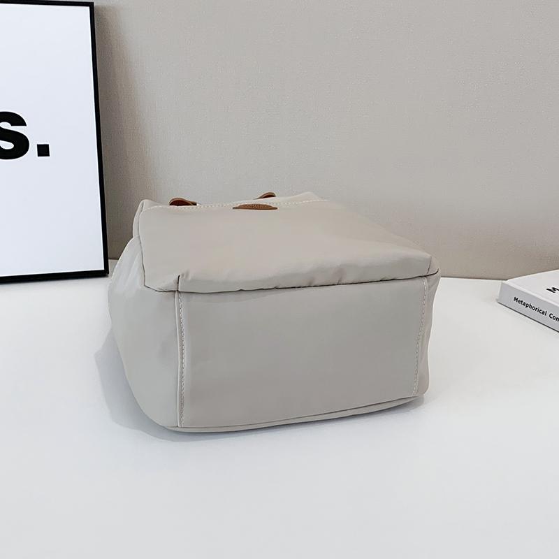 Large Capacity Backpack Women's Lightweight Commuter Travel Backpack Student Schoolbag