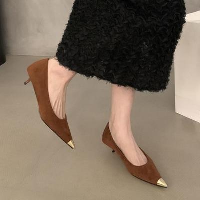 Мода 2025 Новые французские туфли-лодочки с острым носком, темпераментные, с мелким вырезом, женские весенне-осенние новые замшевые туфли на шпильке