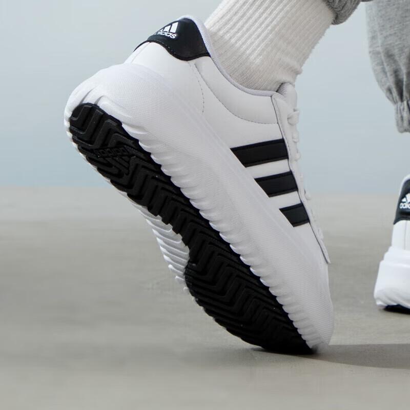 adidas Женские повседневные кроссовки IE1092