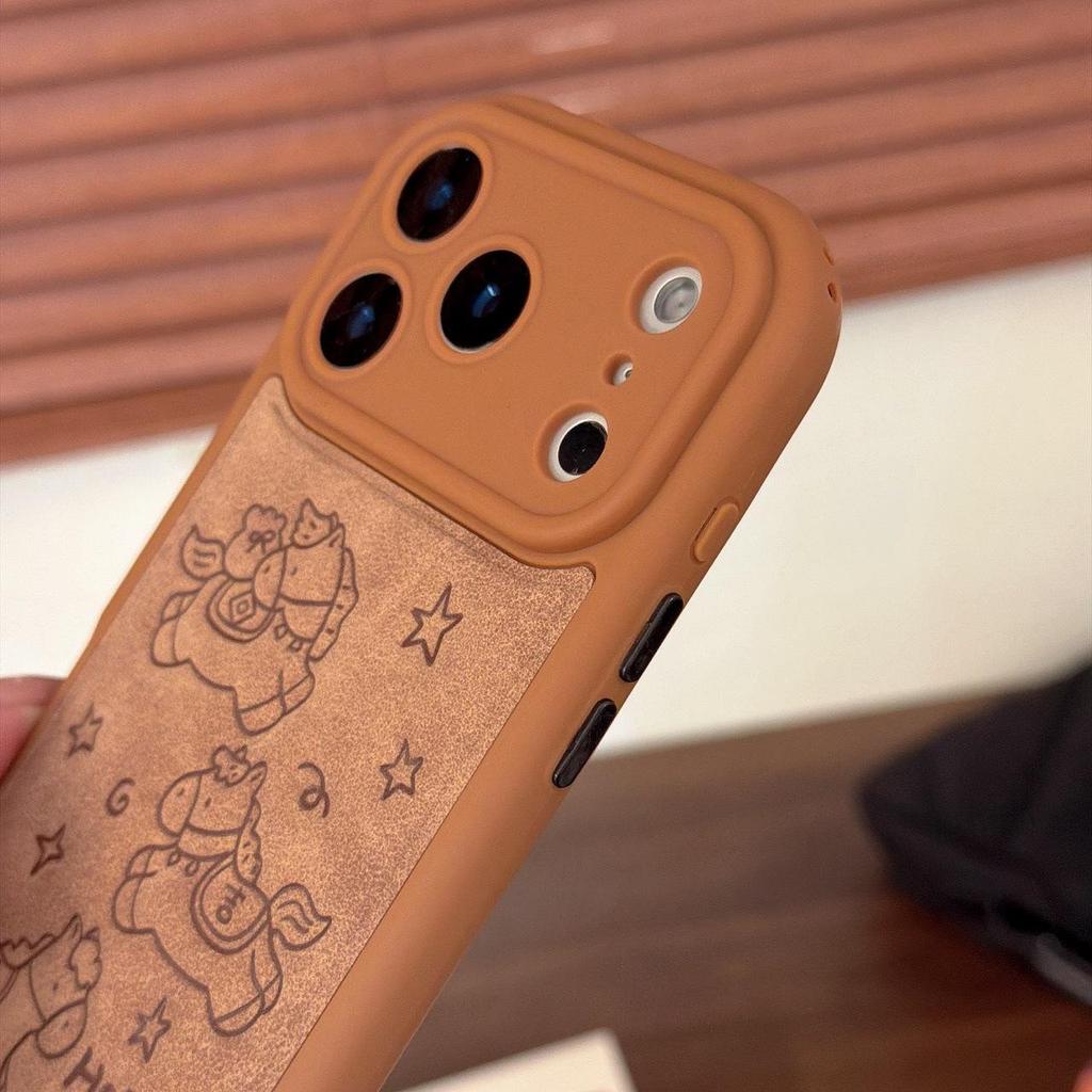 Коричневый чехол-кроссбоди с тиснением 'Счастливая лошадь' для iPhone 17 Pro Max на Осень и Зиму