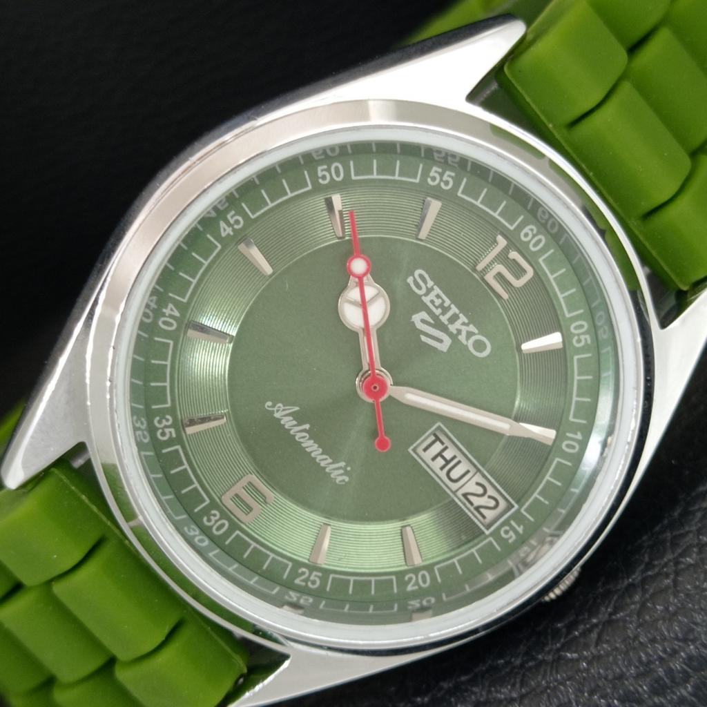 ЯПОНСКИЕ ВИНТАЖНЫЕ ОТРЕМОНТИРОВАННЫЕ МУЖСКИЕ АВТОМАТИЧЕСКИЕ ЧАСЫ SEIKO 5 ЗЕЛЕНЫЙ ЦИФЕРБЛАТ a444591-1