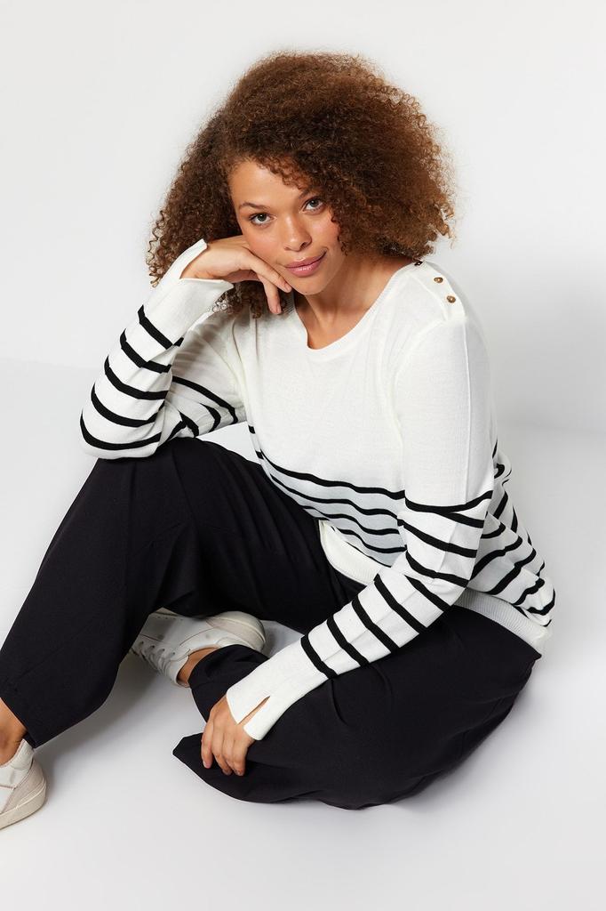 Women's Fashion Stylish Plus Size Sweater Black Striped Crew Neck Knitwear Sweater