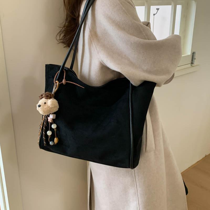Повседневная ретро матовая сумка женская 2025 новая для通勤 универсальная сумка через плечо модная большая вместительная портативная сумка-тоут