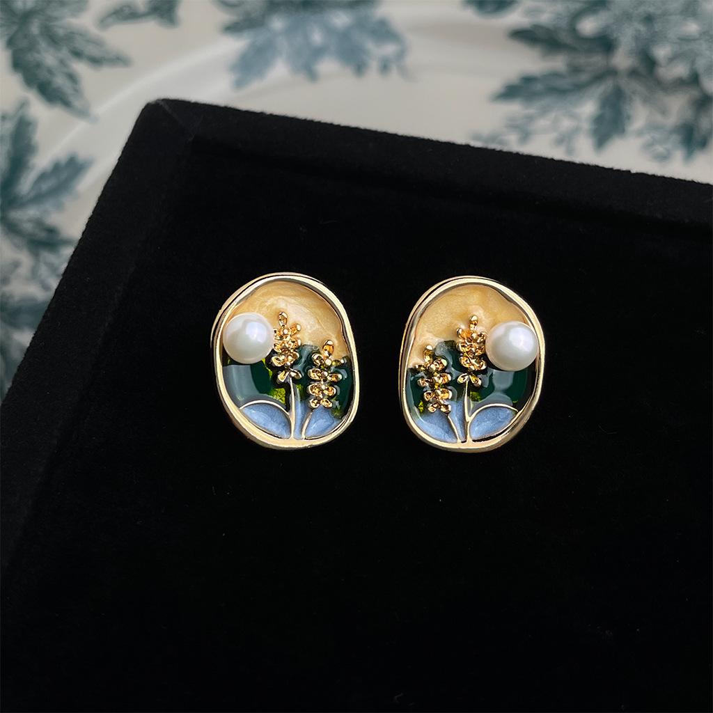 Эмалевые серьги-капли в стиле французской масляной живописи: Художественные серьги-пусеты в придворном стиле с литературным ретро-флером.