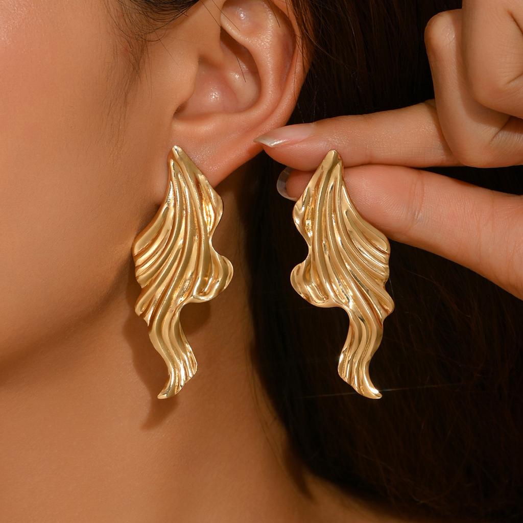 High End Light Luxury Earrings Women Fashion Metal Leaf European Workplace Dating Decor Jewelry