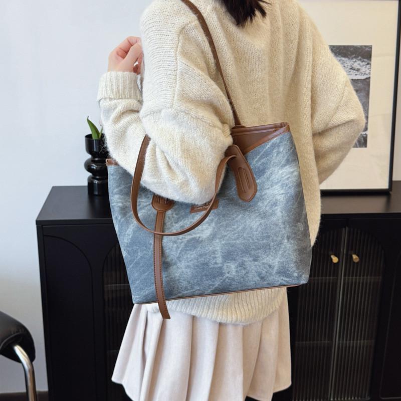 Stylish Winter Large Capacity Tote Bag For Women Ideal For College And Daily Use