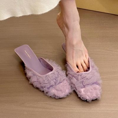 Мода 2025 Лето Горячая Распродажа Женские Шлепанцы с Закрытым Носком Плиссированный Квадратный Носок Тонкий Каблук Сандалии для Уличной Моды Повседневные Домашние Тапочки