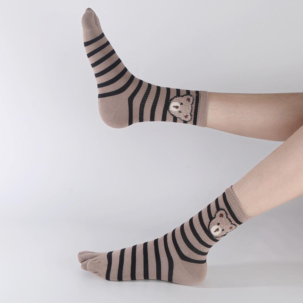 1 Pair Breathable Five Finger Socks Cartoon Bear Mid-tube Socks Casual Toe Socks Unisex