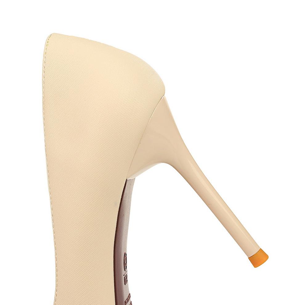 Женские банкетные туфли на высоком каблуке светлого кроя с цветными блоками и остроконечной металлической цепочкой, декоративные одинарные туфли