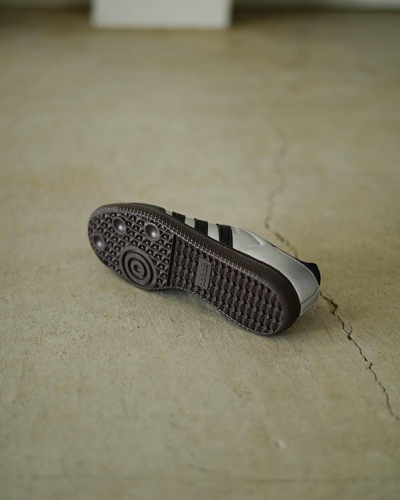 Adidas Оригиналы Samba OG Серебристо-коричневый Originals SAMBA OG KI8464 кроссовка Металлик/Основной черный/Темный СЕРЕБРИСТЫЙ МЕТАЛЛИК/ЧЕРНЫЙ/ТЕМНО-КОРИЧНЕВЫЙ (Японский размер, взрослый, числовой,