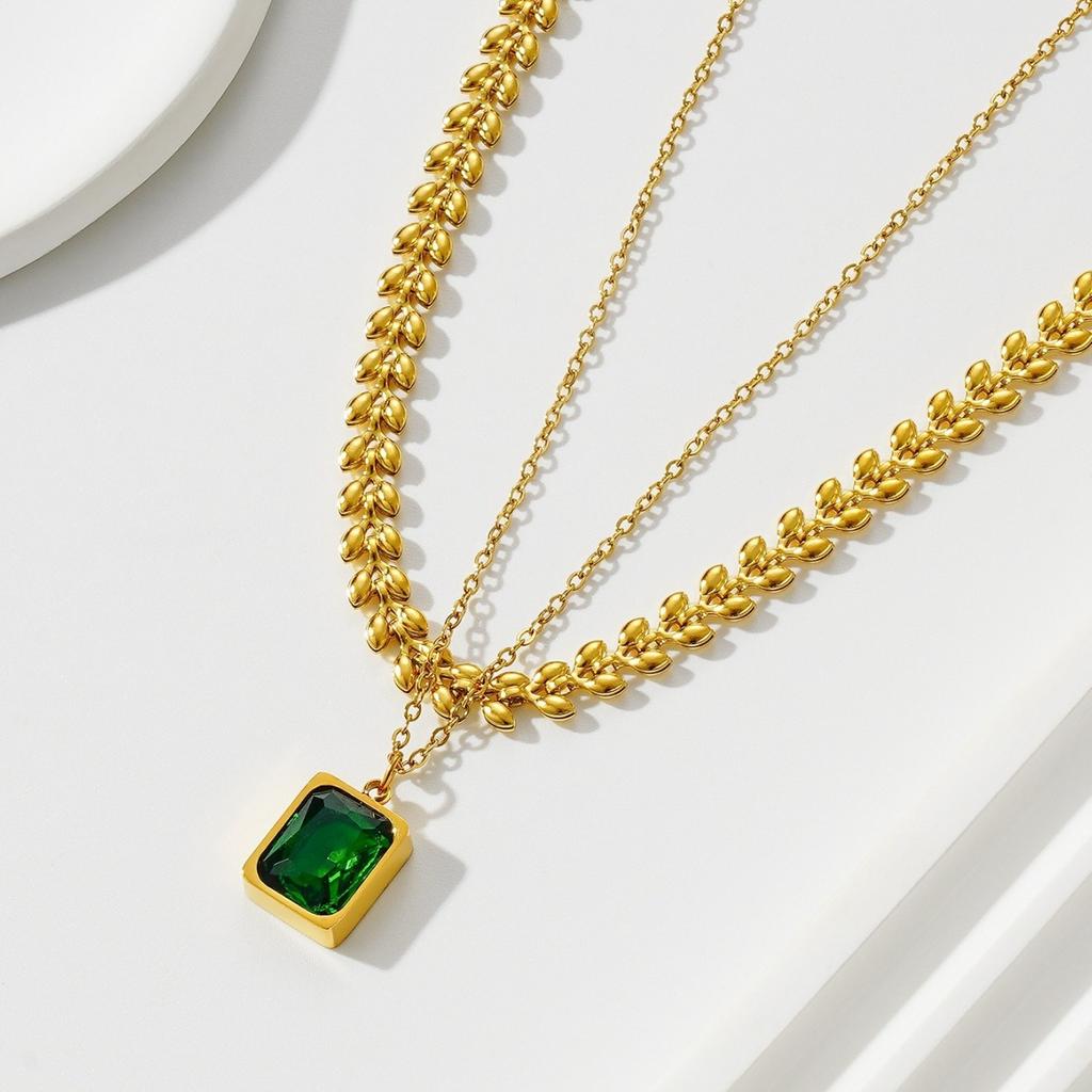 Fashionable and sophisticated clavicle chain, titanium steel multi-layer necklace, light luxury style with emerald square gemstone pendant