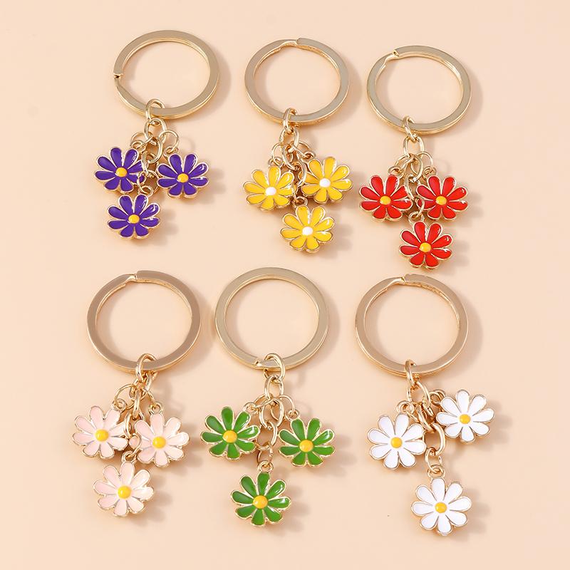 Cute Enamel Daisy Keychain Flower Key Ring Pendants for Women Girls Handbag Decor DIY Handmade Jewelry Gifts