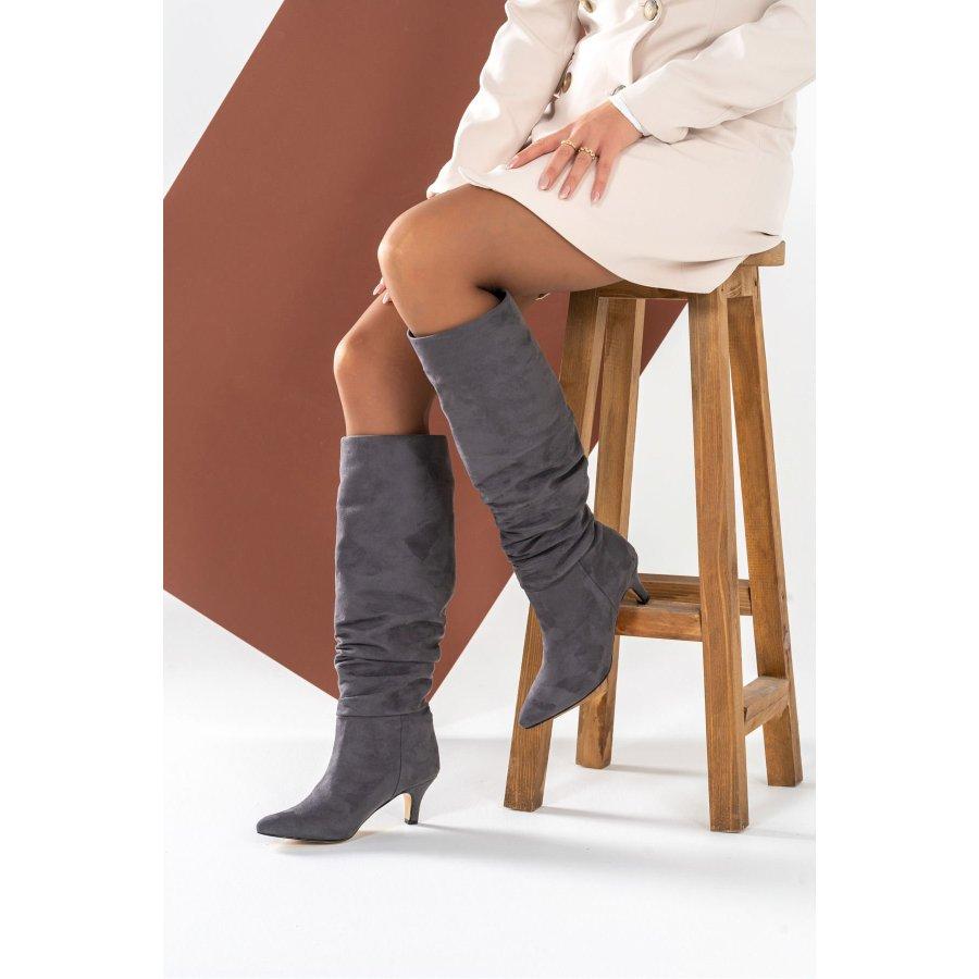 Женские замшевые высокие сапоги на среднем каблуке