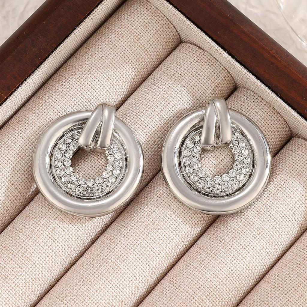 Ретро европейские и американские металлические серьги-гвоздики с холодными каффами для ушей - Простые, гладкие, высококлассная мода.