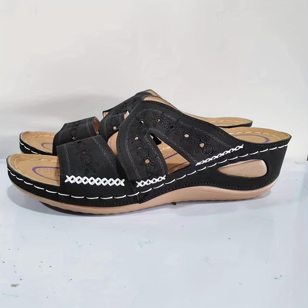 Удобные женские босоножки на танкетке с супинатором и цветочной вышивкой