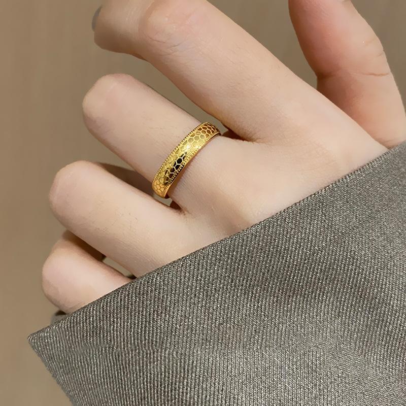 Korean Style Simple Retro Honeycomb Small Sequin Titanium Steel Ring Women's Cold Style High-end Trendy Ring