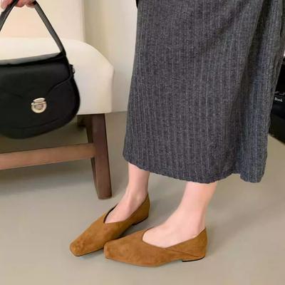 Французские ретро-замшевые туфли с квадратной головкой и неглубоким носком, женские туфли 2024 года, новые осенние туфли на плоской подошве для поездок на работу