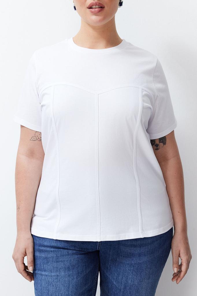 Женская стильная трикотажная футболка больших размеров с черной окантовкой