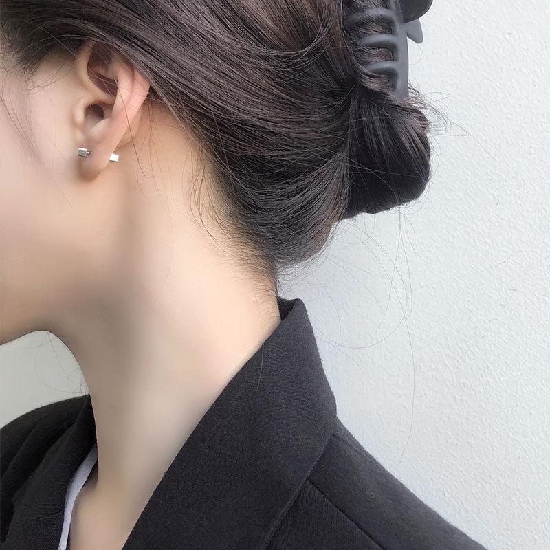 Серьги-гвоздики в форме куба - простое, персонализированное, модное и универсальное украшение для женщин