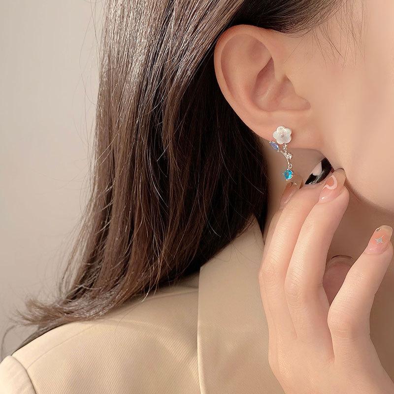 Серьги-цветы с голубыми бриллиантами Красивые и универсальные серьги в сказочном стиле Light Luxury High-end Серьги Niche