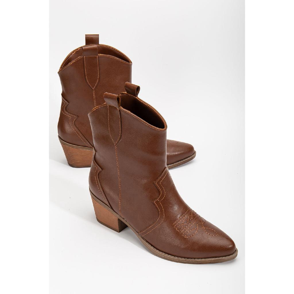 Кремовые бежевые матовые замшевые ковбойские сапоги из норки с камнем в стиле вестерн