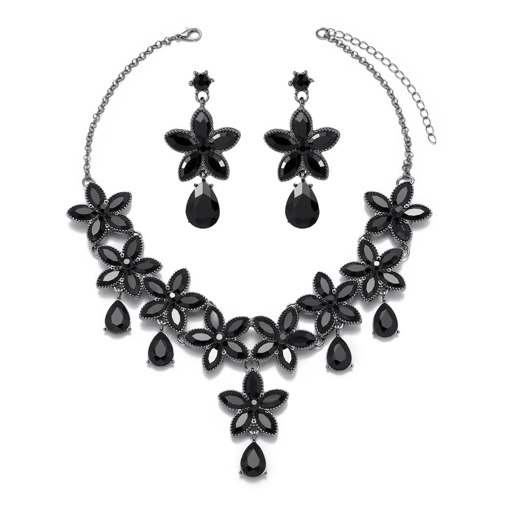 Комплект колье и серег с бриллиантами в виде цветка и капли воды с бахромой