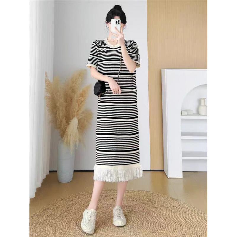 Ленивое полосатое вязаное платье для женщин, летнее новое свободное повседневное платье средней длины с коротким рукавом для женщин