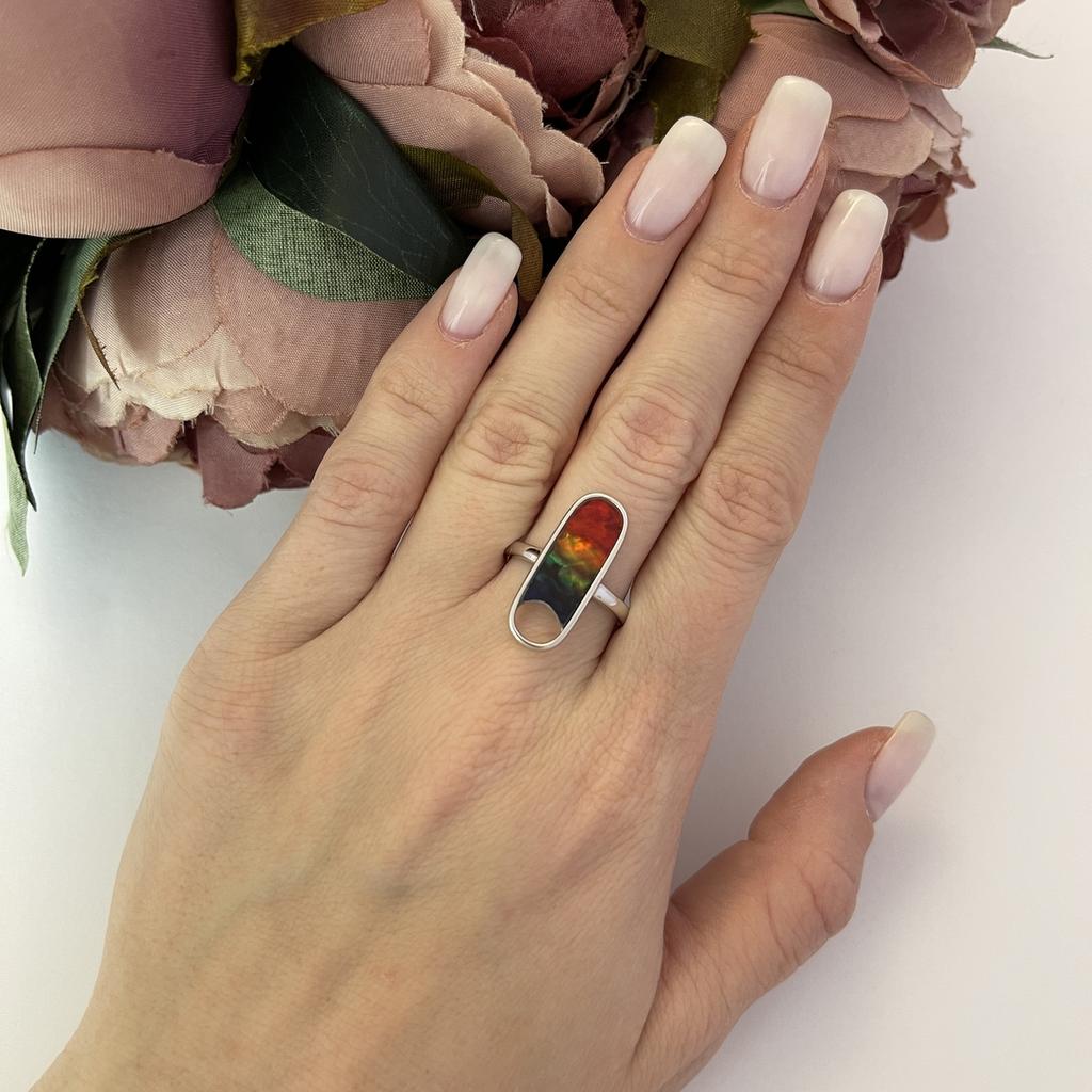 Серебряное кольцо с искуственным аммолитом (2108580)