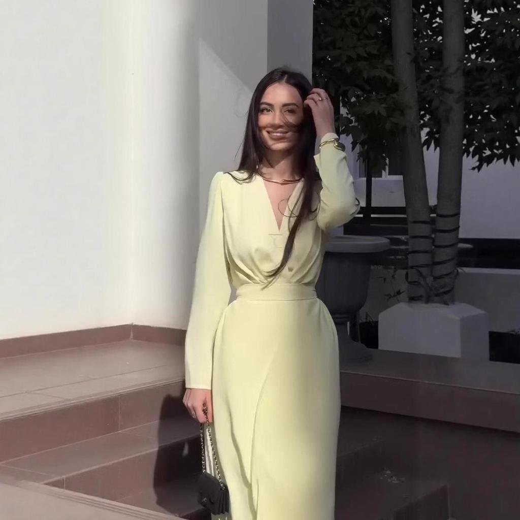 Платье с V-образным вырезом, длинными рукавами, приталенное, с неровным подолом