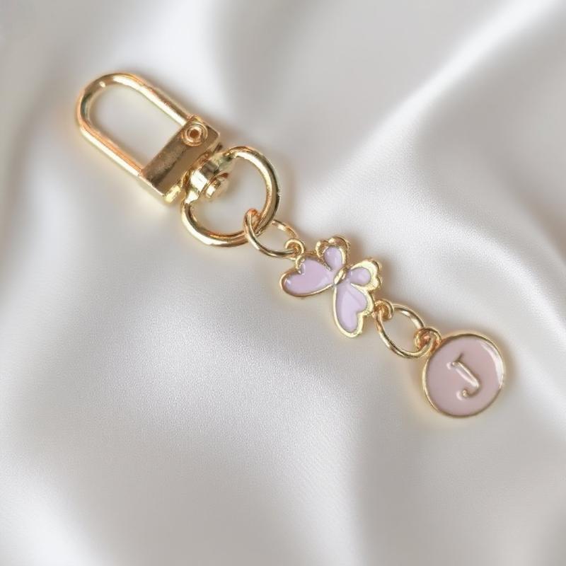 Металлический розовый брелок для ключей в виде бабочки, модный брелок с инициалами от A до Z, держатели для ключей от машины, подвеска для сумки, висячий декор, подарок для пары