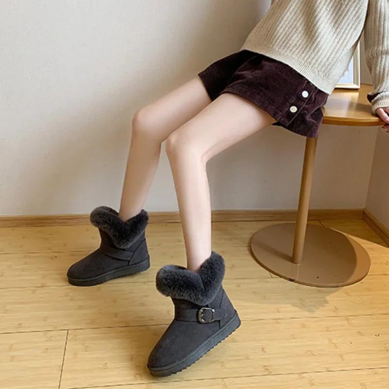 Женские зимние ботинки 2024 года, модные короткие плюшевые ботинки на плоской подошве, нескользящие, с толстой подошвой, теплые, с пряжкой на ремне, с защитой от холода