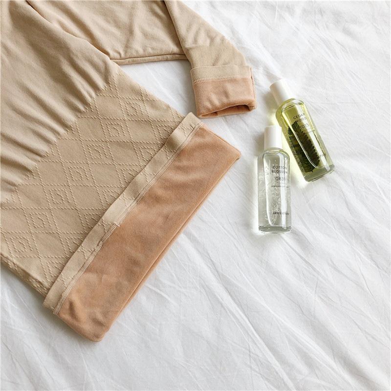 Комплект женского термобелья: Топ из бархата с длинными рукавами и круглым вырезом