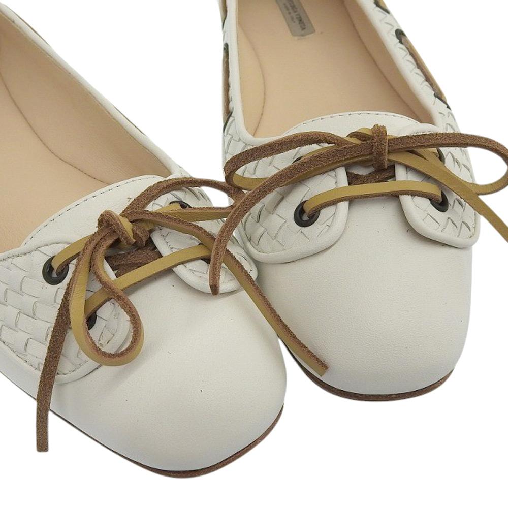Bottega Veneta Beautiful Intrecciato Flat Pumps for Women, White, Size 35 1/2 Shoes 35.5 whiteUsed