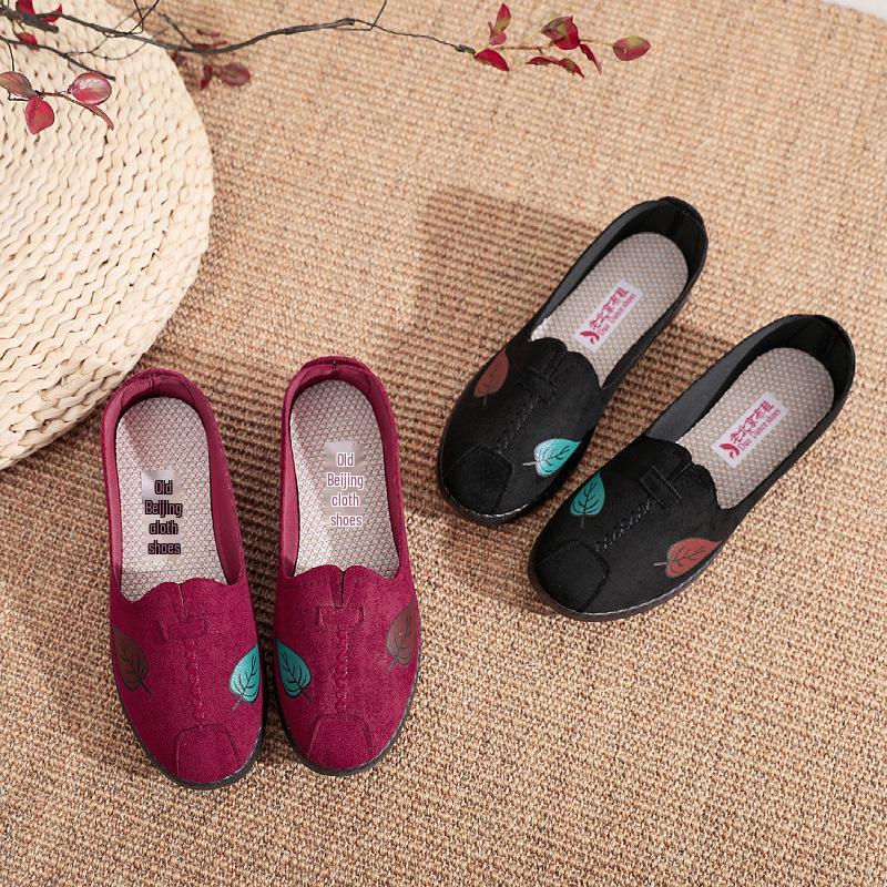 Women's Old Beijing Soft Sole Cloth Shoes, Non-Slip, Casual, Plus Size 34-42, Ideal for Spring and Autumn, Perfect for Middle-Aged and Elderly.