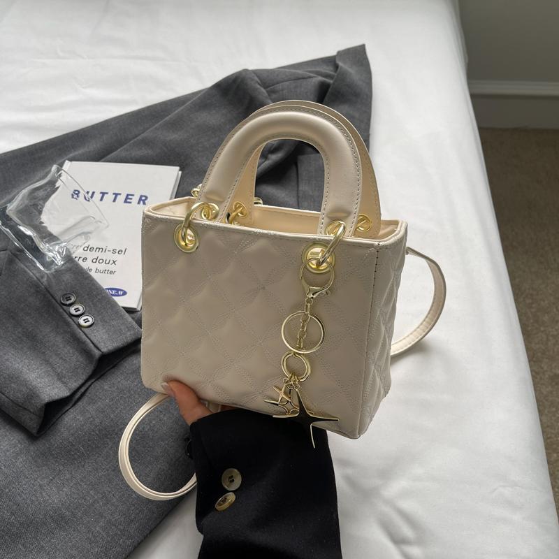 Сумка женская Xiaoxiangfeng Модная женская сумка Осень и зима Глянцевая сумка через плечо Нишевая Простая Портативная Ромбовидная Темперамент Принцесса Диана Сумка