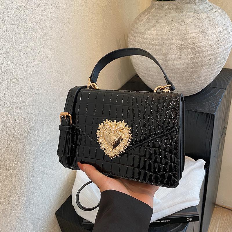 2025 European and American Crocodile Pattern Court Style Portable Underarm Bag Love Pearl Chain Commuter Flip Shoulder Messenger Bag